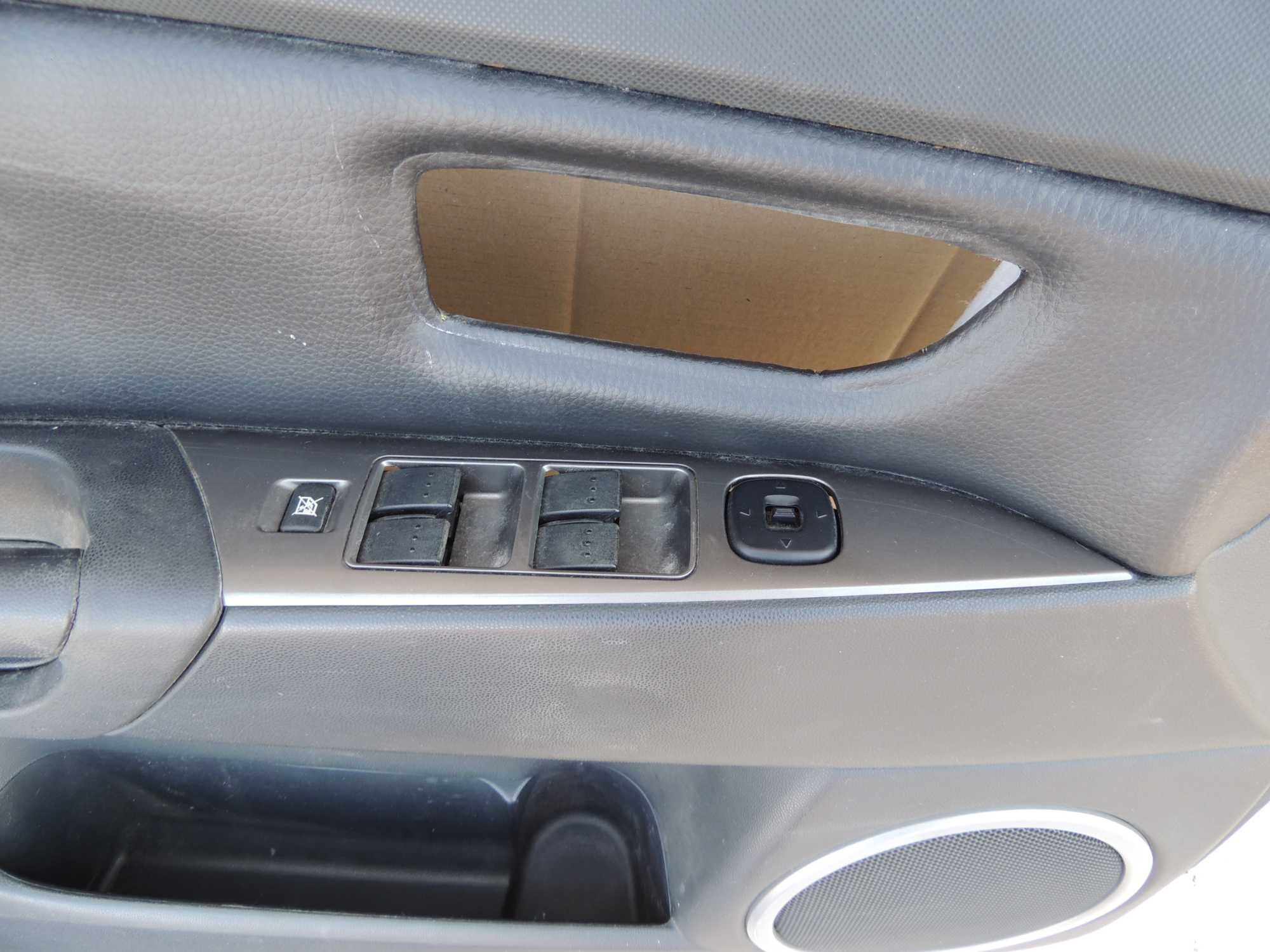 Tapicerka boczki skórzane na drzwi Mazda 3 III BK 03,04,05,06-09 SEDAN