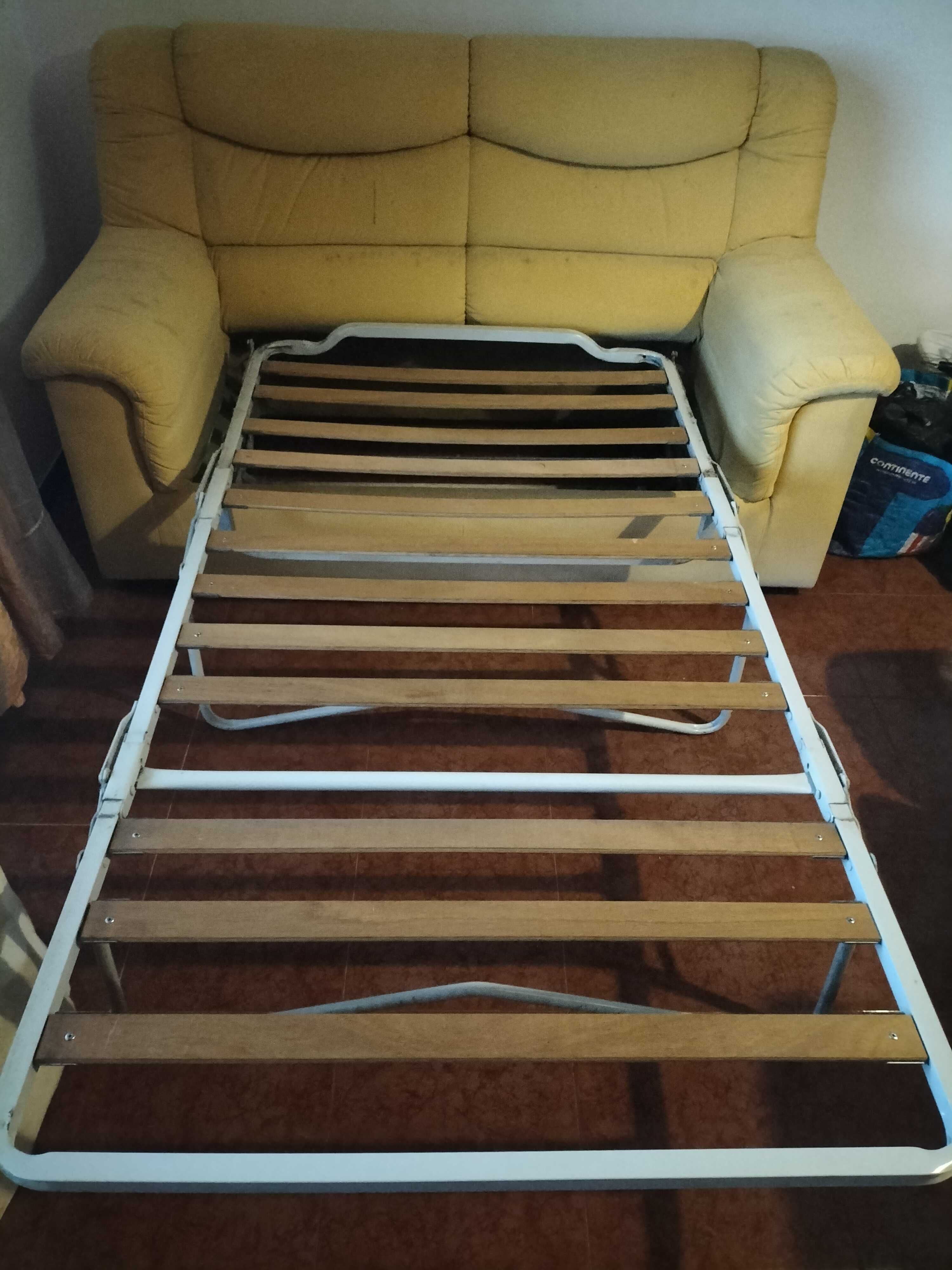 Conjunto de 3 sofás (1 sofá cama e 2 poltronas)