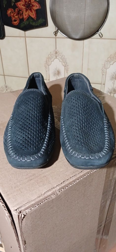 Продам мокасины замшевые