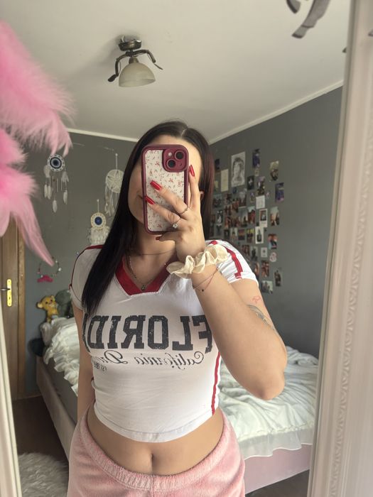 Biały top z dekoltem w serek