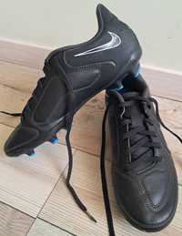 Бутси NIKE Tiempo Legend 9 Club FG DA1176-001 (р.40)