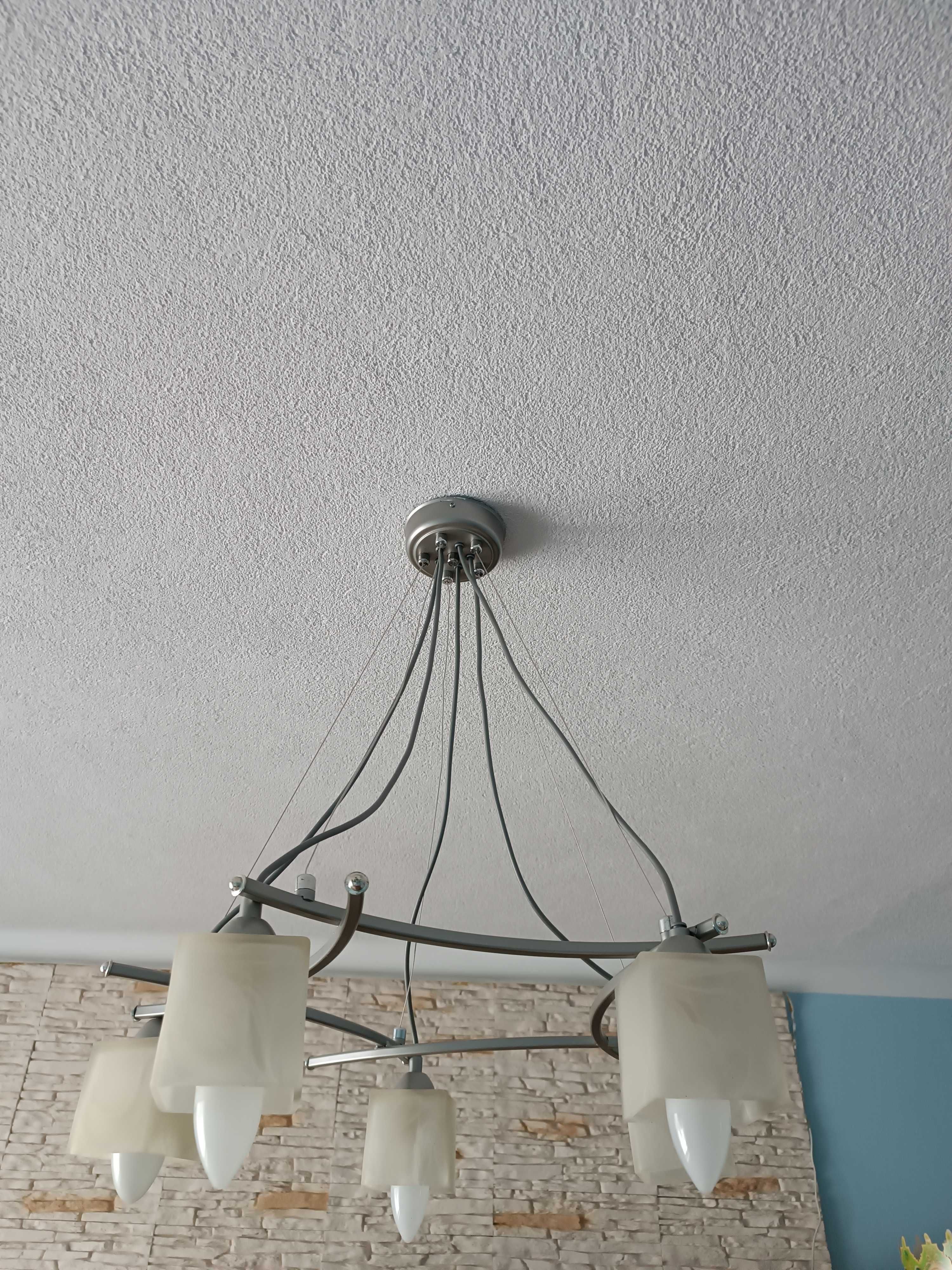 Lampy wiszące do pokoju