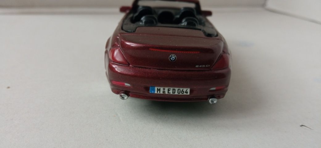 Bburago BMW 645 ci w skali 1/43