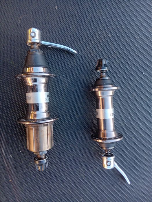 Przednia I tylnia piasta Shimano STX Special Edition.