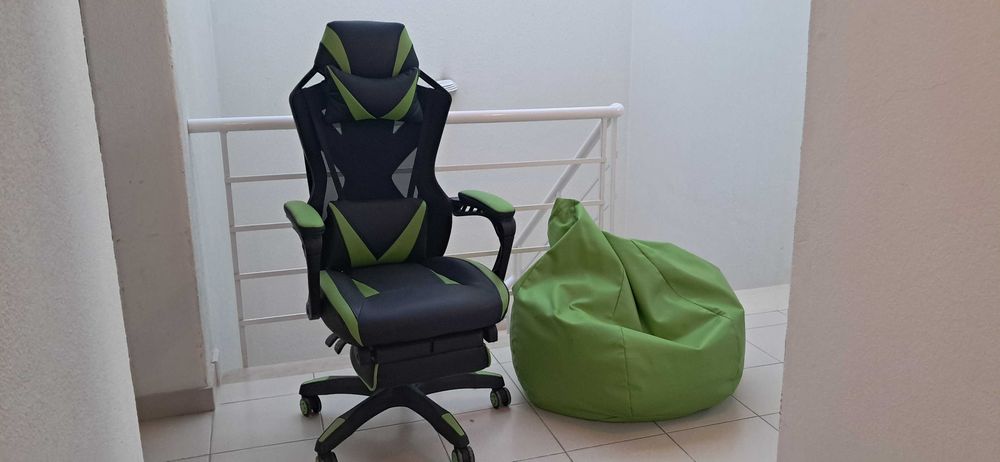 Cadeira Gamming Ergonómica oferta Puff