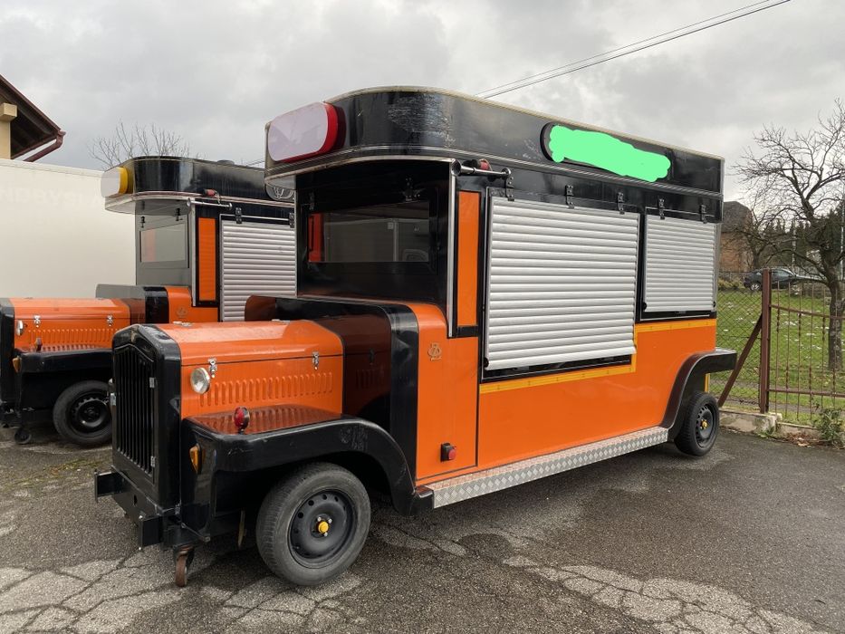 Kontener w kształcie busa