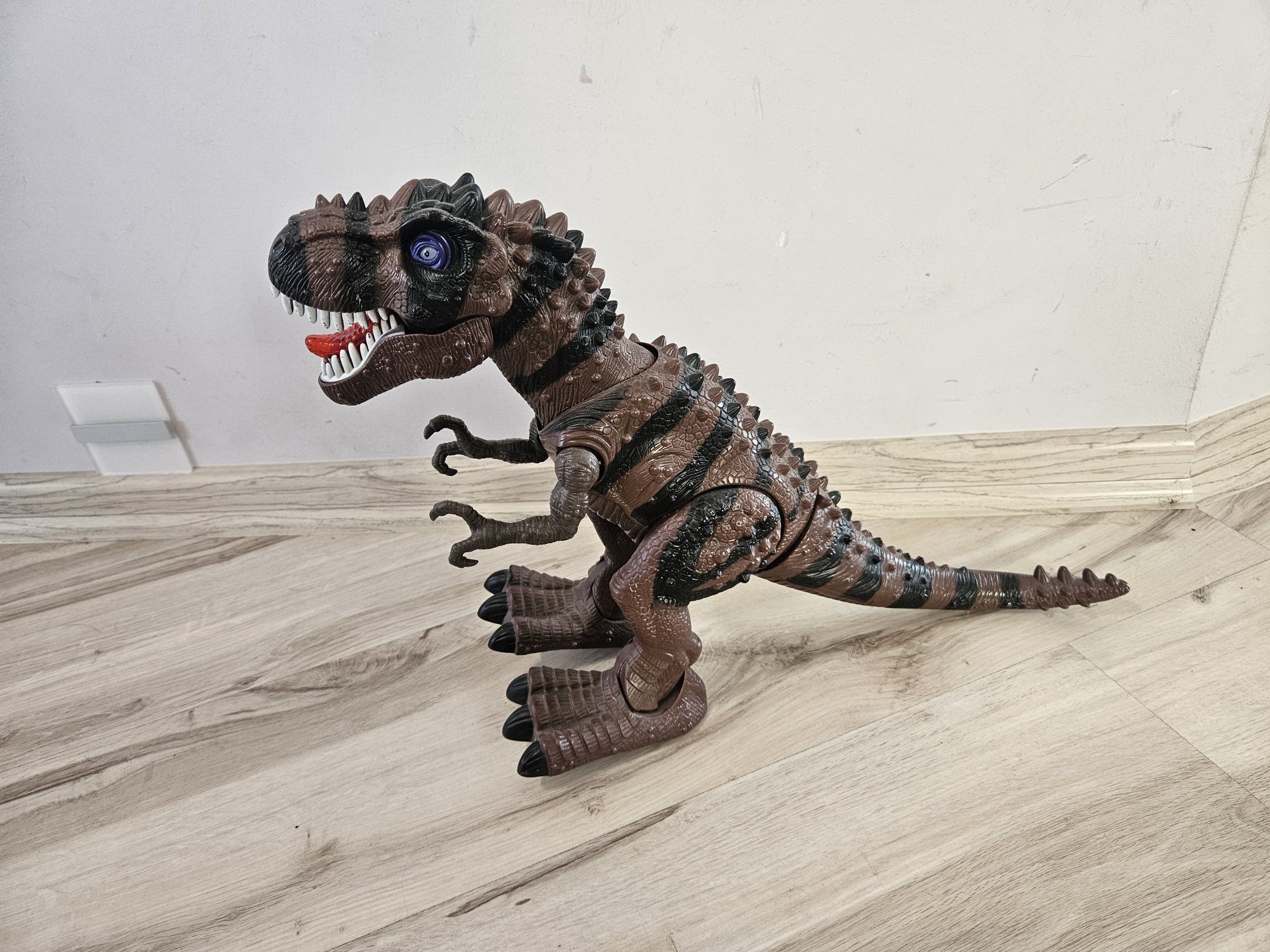 Duzy dinozaur T- rex tirex