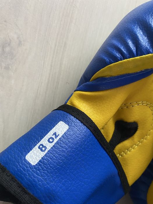 Набір для боксу (перчатки, шолом, бинти)