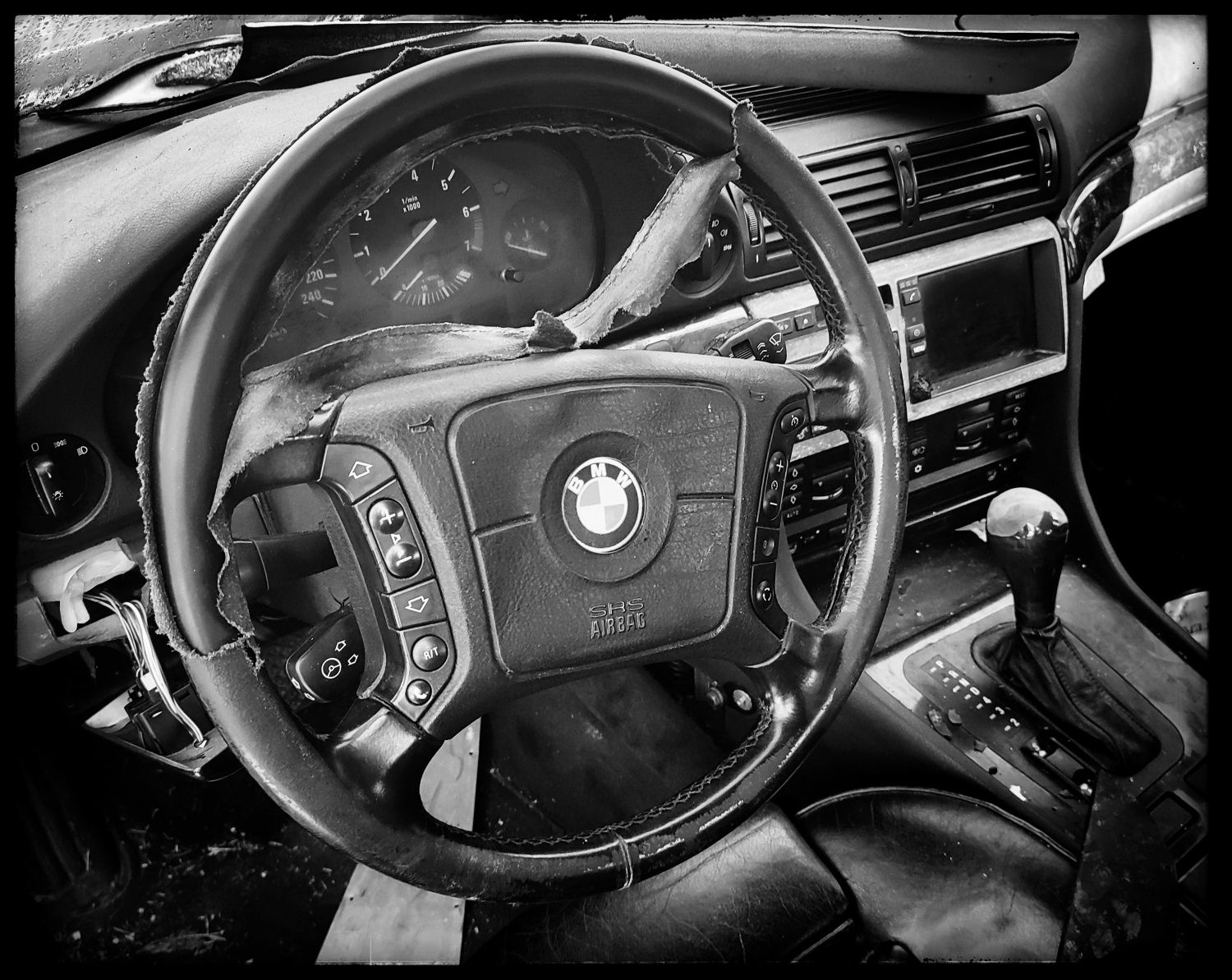 BMW 7 E38 - szyba przód