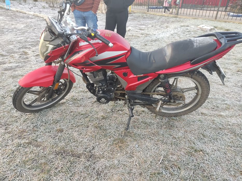 Продам мустанг200-8 все працює є нюанси по пластику