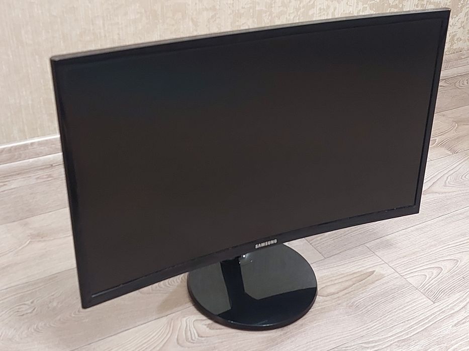 Продам монітор Samsung C24F390FHI