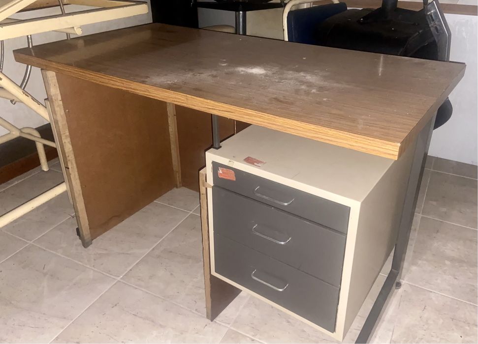 Secretaria metalica com 2 gavetas 120x65cm