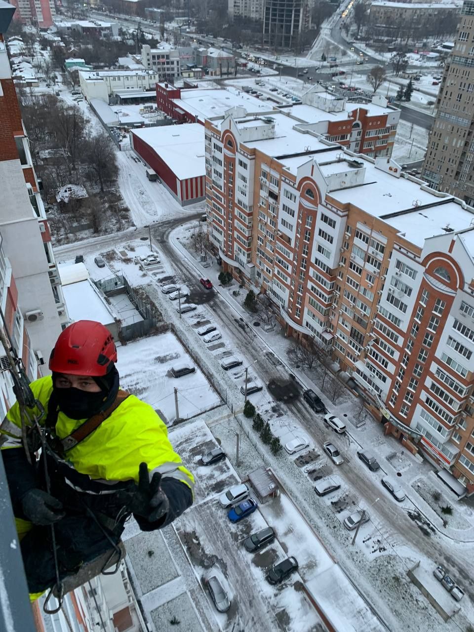 Монтаж баннеров,высотные работы,монтаж вентиляции,Молниезащита,балкон