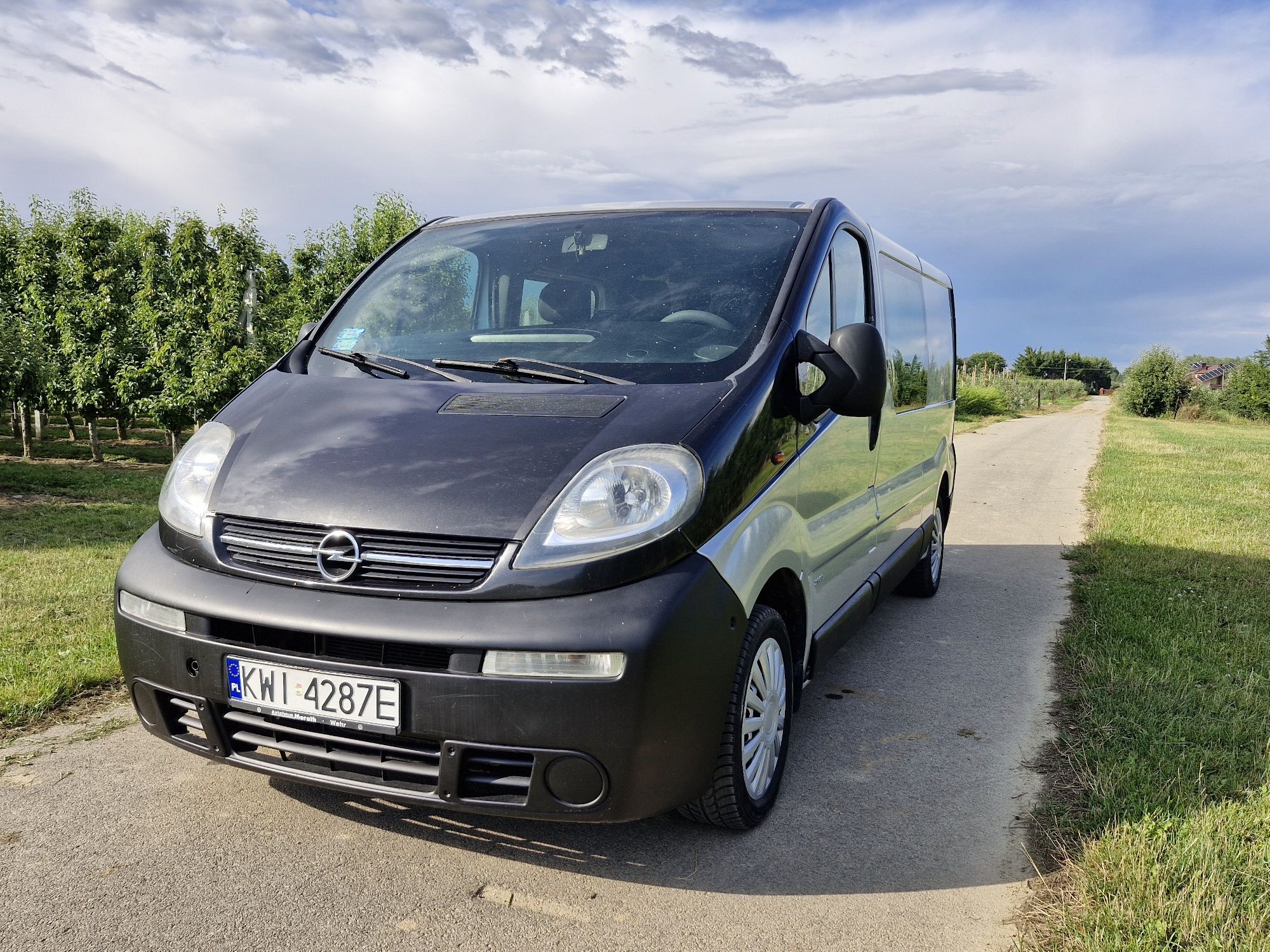 Opel Vivaro Long 6 osób