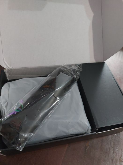 Smart box 4k 5G, nova na caixa

A levantar em Lisboa, Graça.