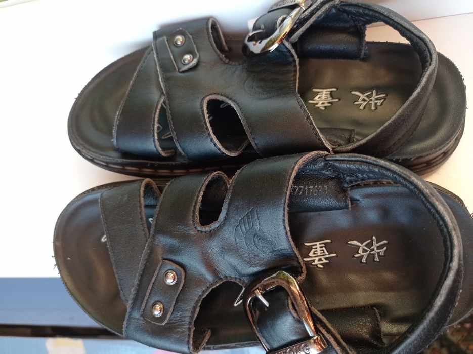 Продам дитячи босоножки.