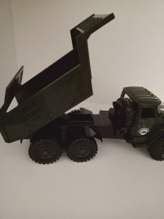 Самасвал - елктромеханічна іграшка.