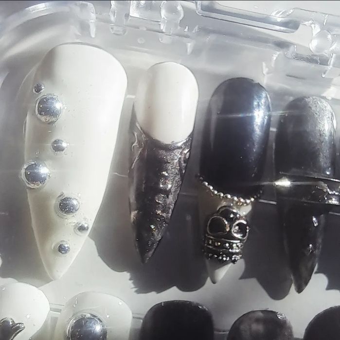 Długie Biało Czarne Stilettos Press on Tipsy