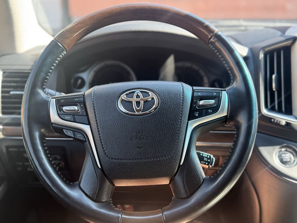 Toyota Land Cruiser 200