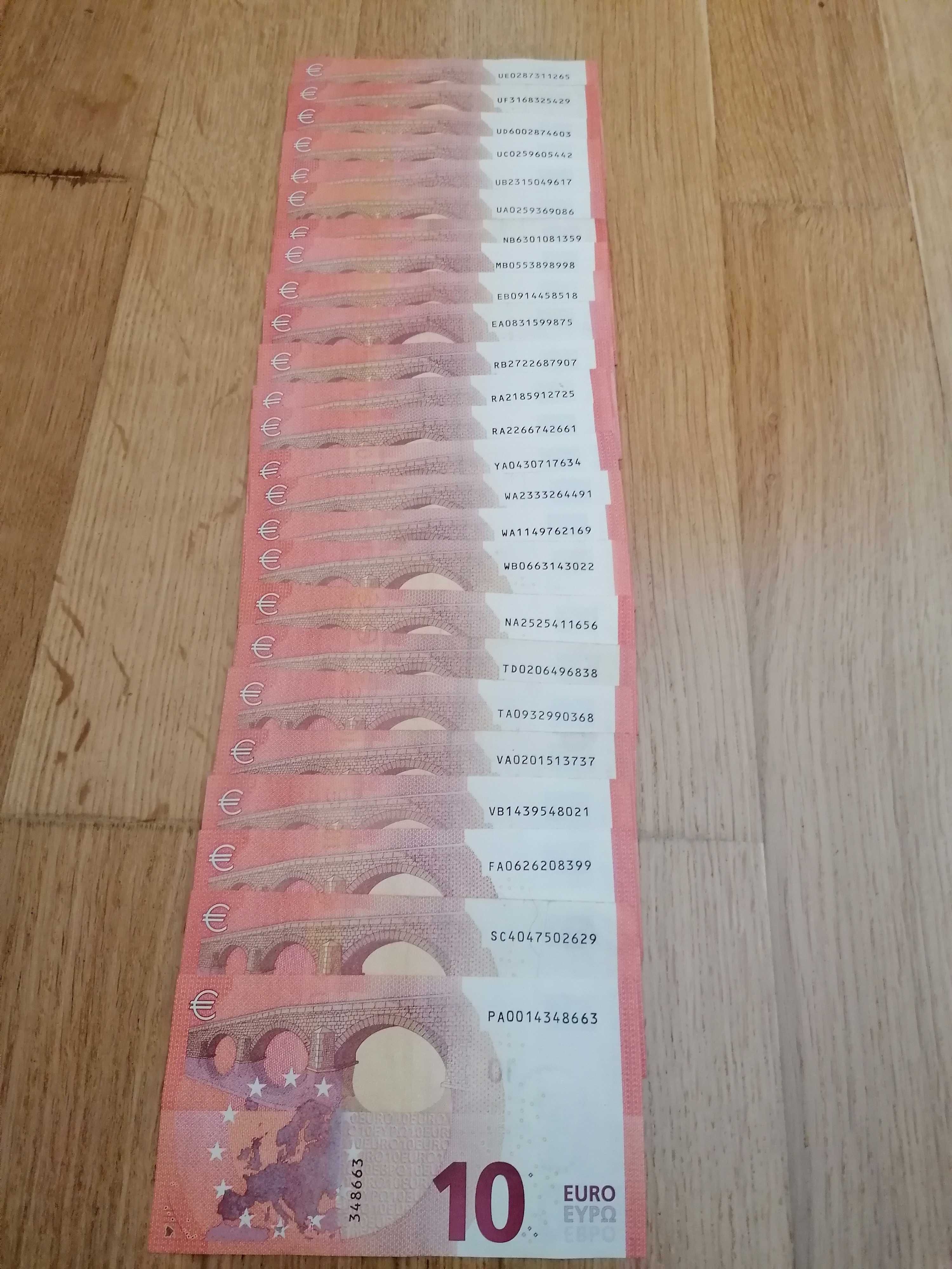 25 notas de 10€ com letras diferentes