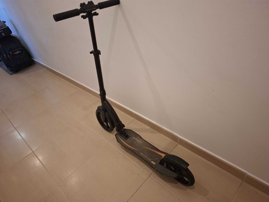 Vendo uma scooter.