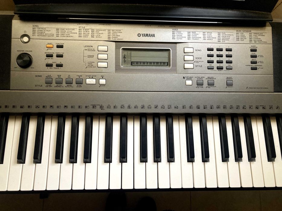 Teclado Yamaha psr E353