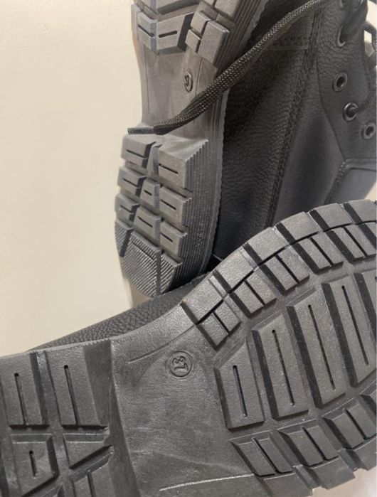 Зимние ботинки  мальчику  37 размер новые