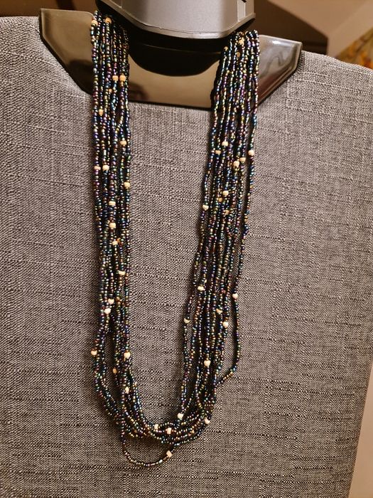 Прикраси, кольє, бусы.