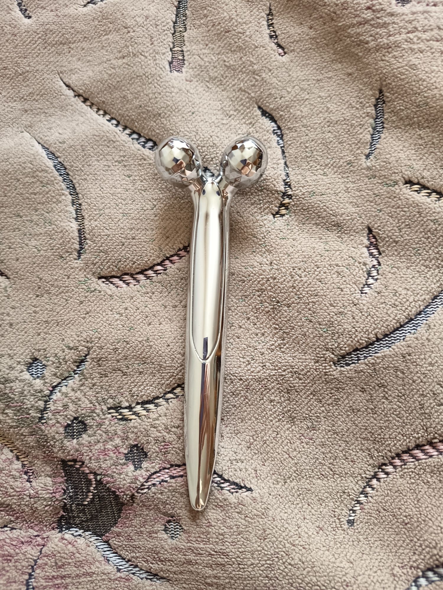 Роликовый массажер для лица ABOUT face Roller Massager