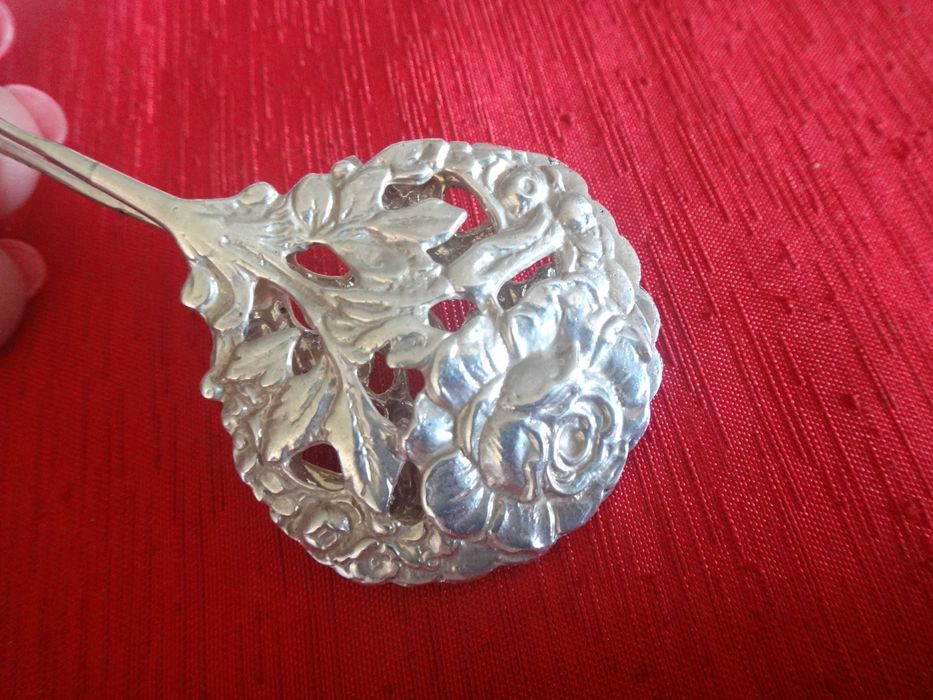 Srebrne szczypce do ciastek