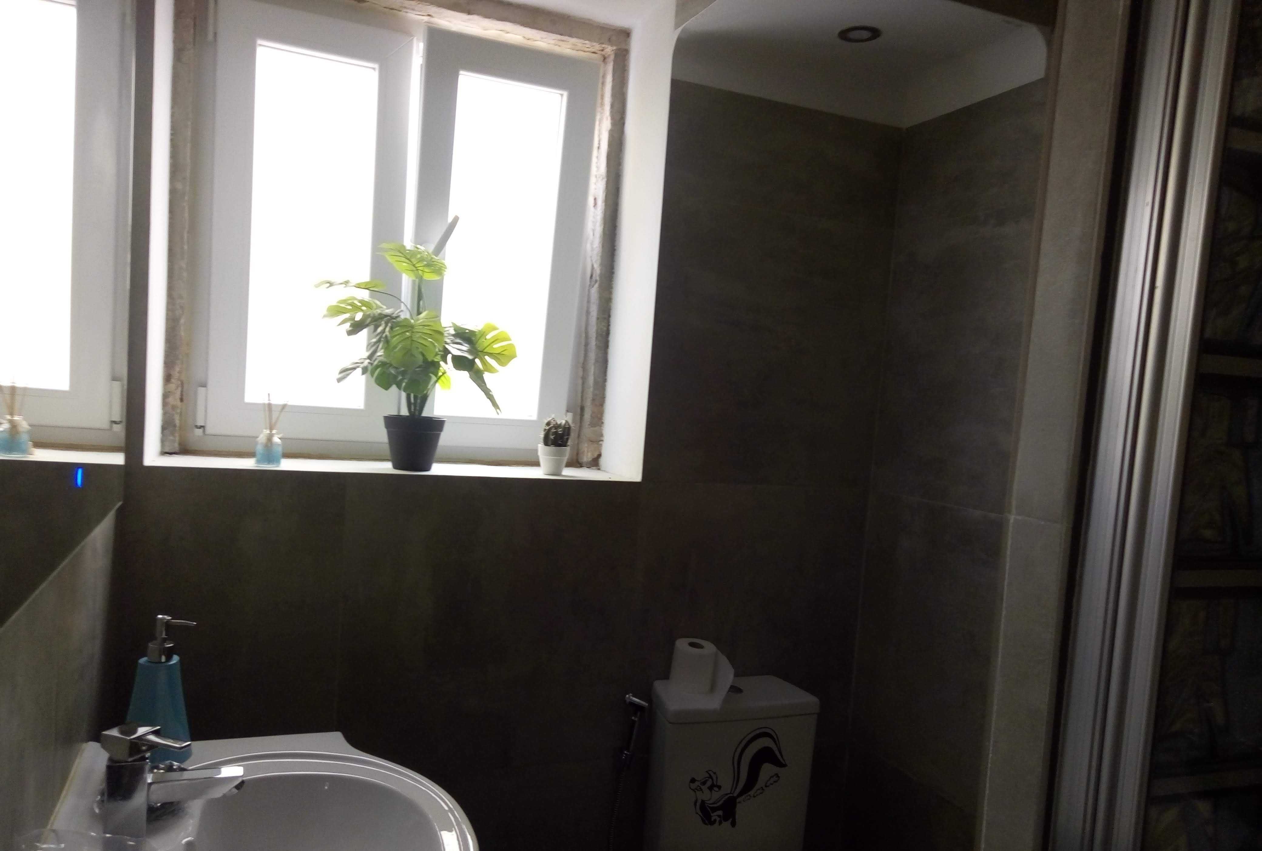 Apartamento T2, mobilado, junto ao Polo 1