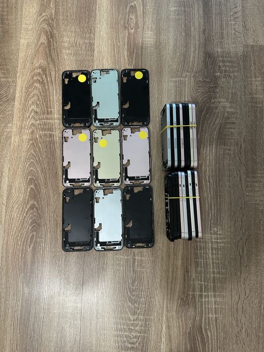 Корпусні рами iPhone 15