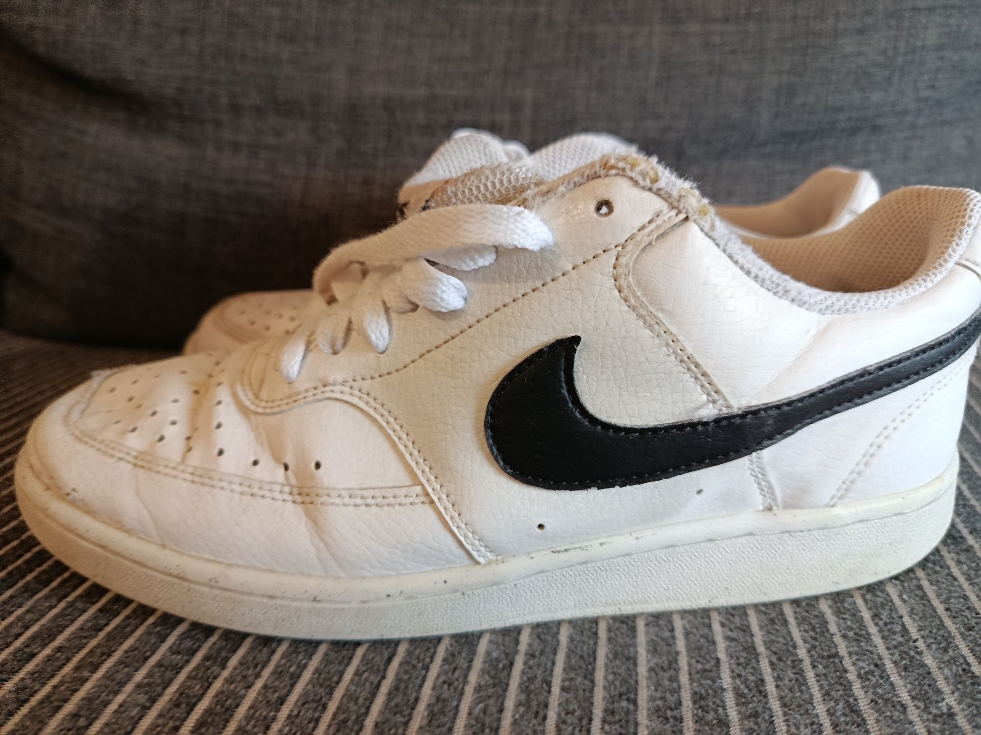 Tenis Nike Tamanho 40 Branco e Preto