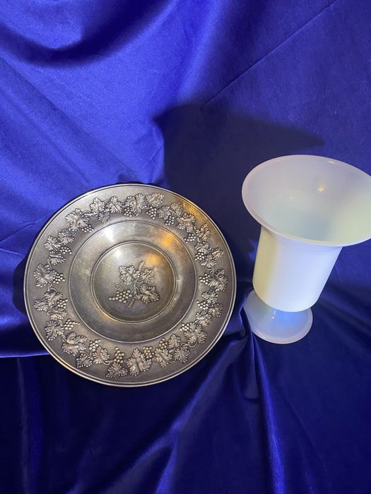 Srebrna i gustowna patera