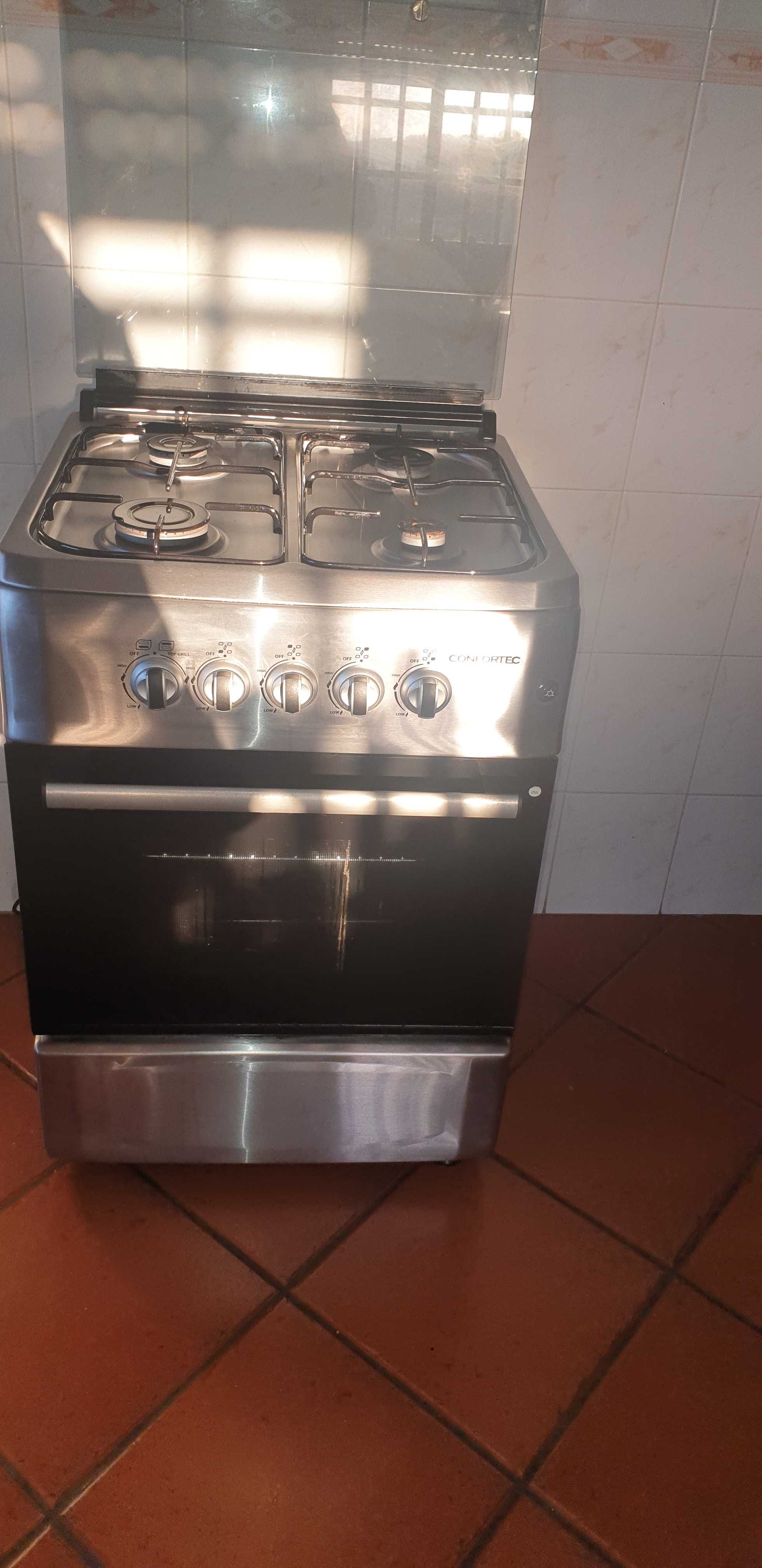 Fogão  com forno semi-novo