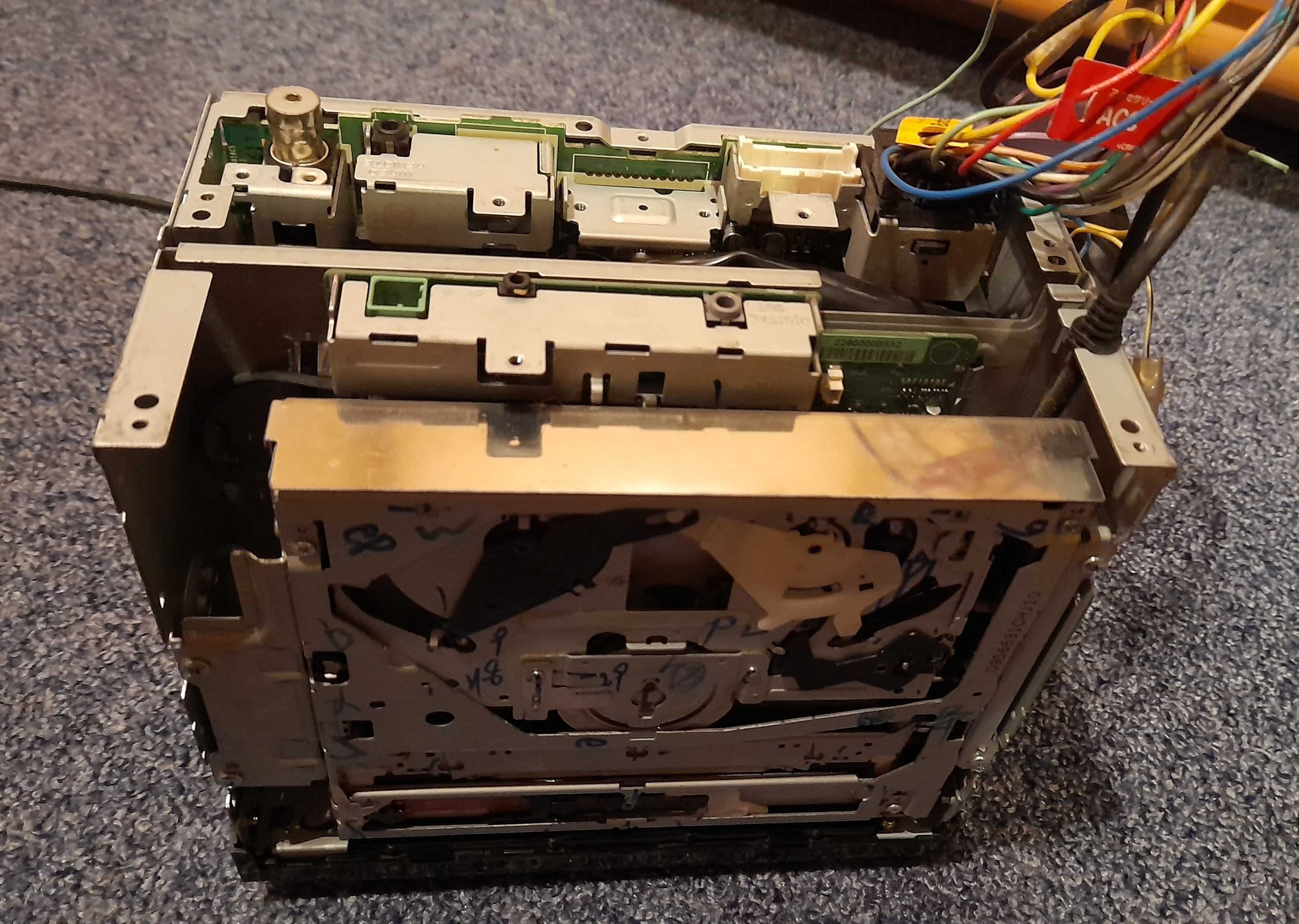 Jednostka multimedialna PIONEER AVIC-F900BT USZKODZONA