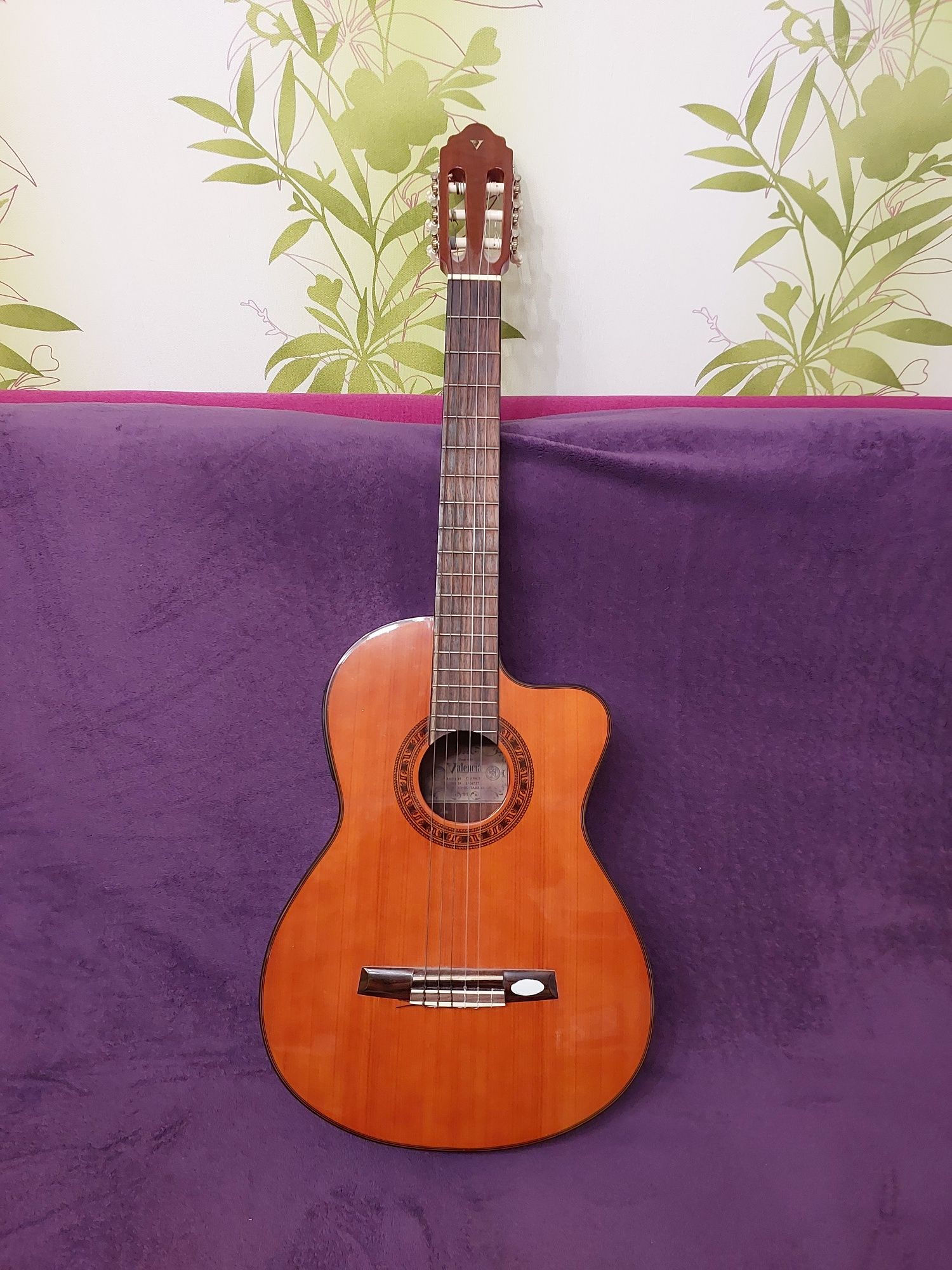 Клас гитара Valencia CG 190 CE со звукоснимателем