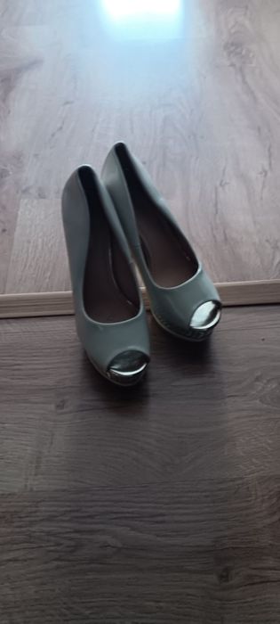 Calçado usado e novo