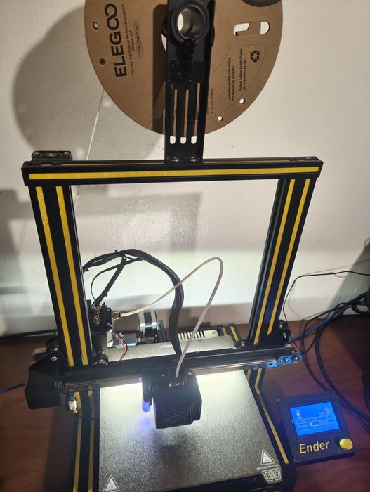 Impressora Ender 3 com upgrades: BLTouch, SKR Mini E3, Trilho Linear