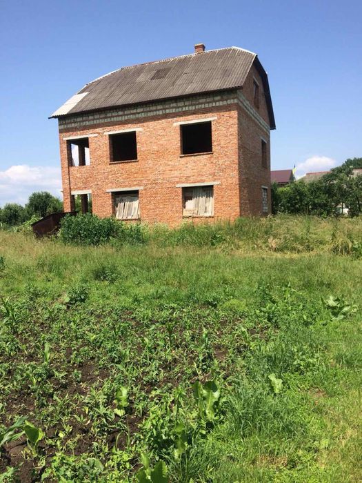 Будинок, незавершене будівництво