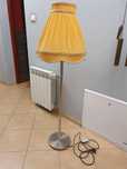 Lampa podłogowa z kloszem