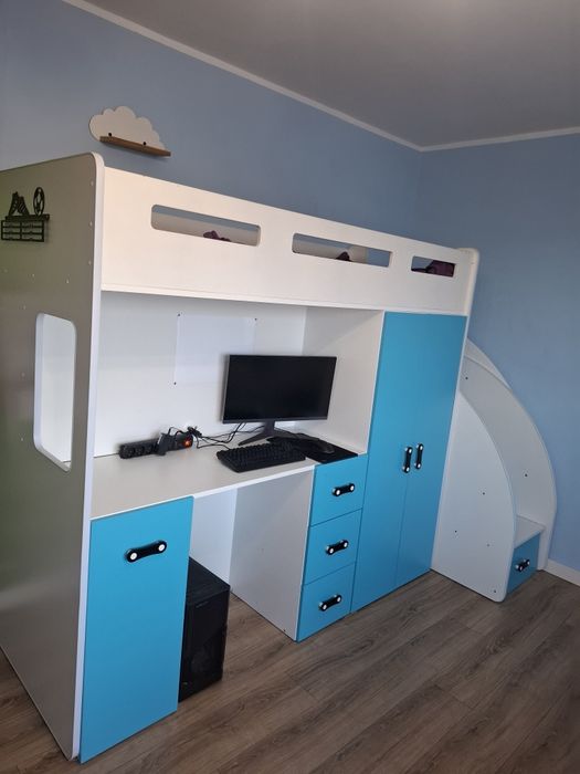 Sprzedam łóżko z biurkiem