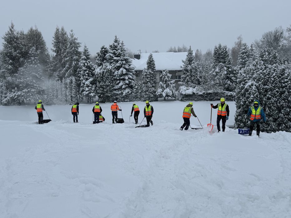 Odśnieżanie Dachów • Usuwanie Sopli i Nawisów Lodowych 24/7