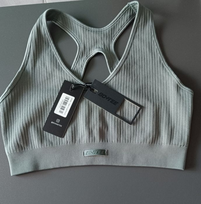 Спортивний топ розміру XL