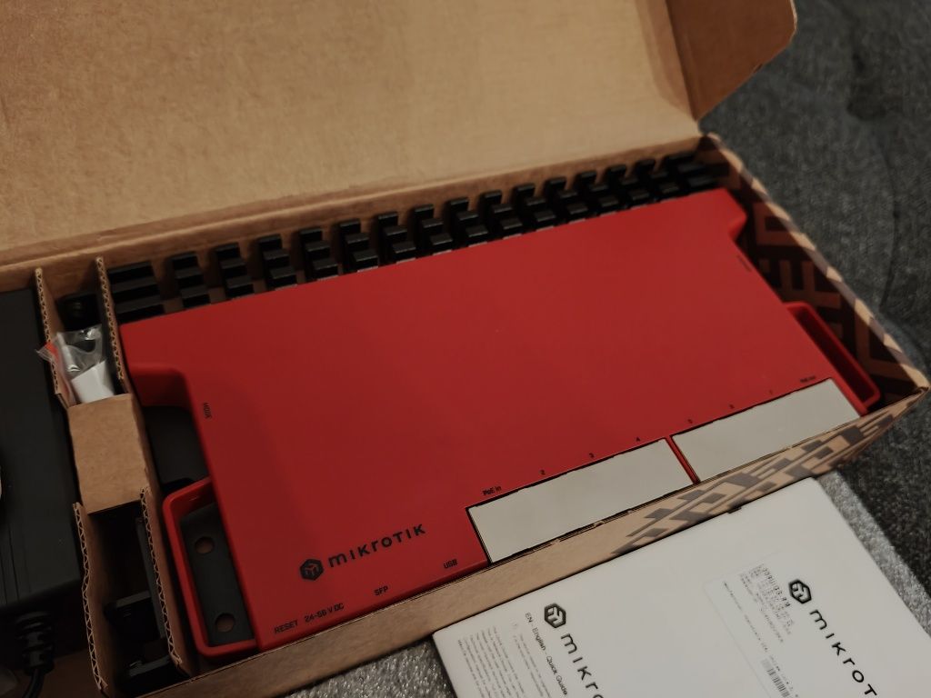 MikroTik L009 router switch L009UiGS-RM
