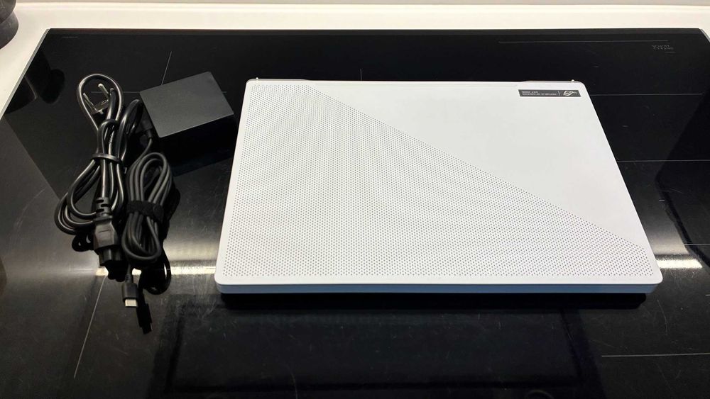ROG zephyrus g15 503qs (RTX 3080 | Ryzen 9 5900HS | 32GB | 1TB SSD)