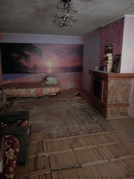 2 кімнатна квартира , з двориком, під ремонт, центр!