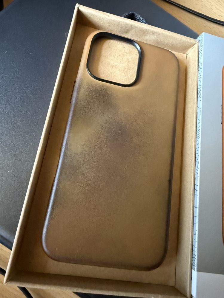 NOMAD Traditional Lether Case for Iphone 16 Pro Max