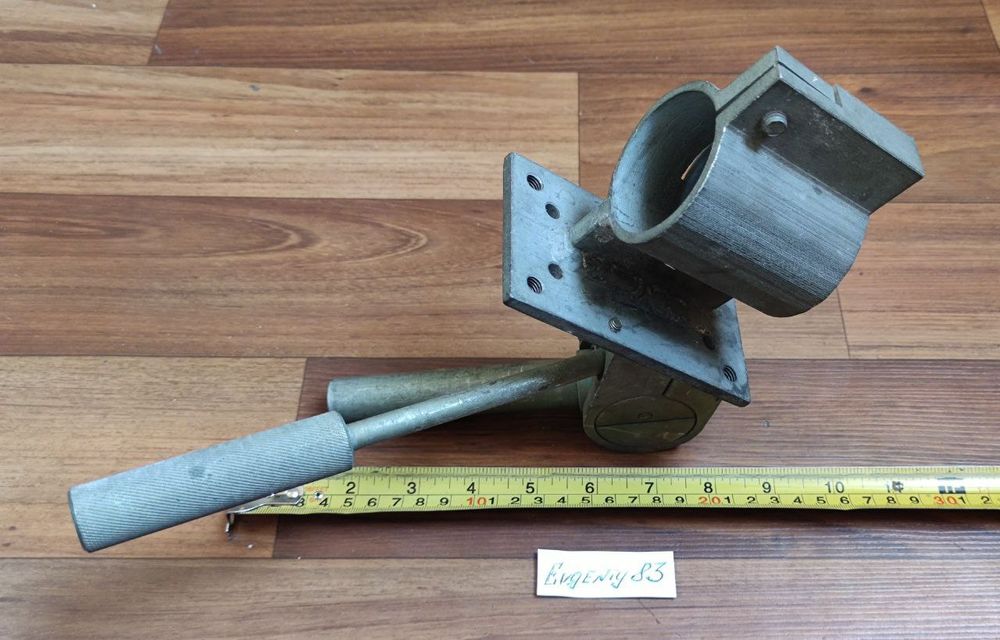 Кронштейн, кріплення з ручкою фіксатором положення.