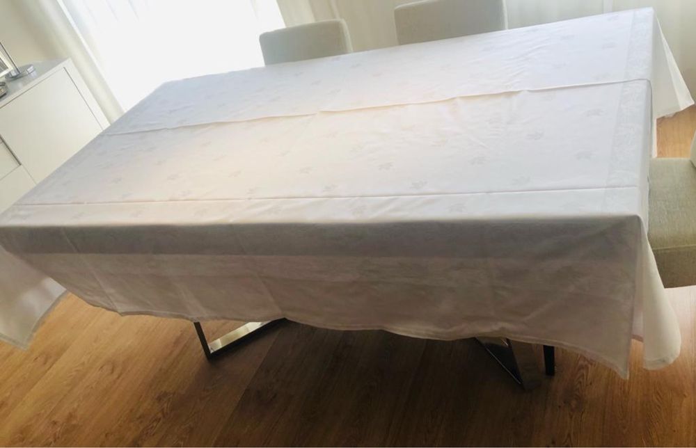 Toalha de mesa e 8 guardanapos | branco